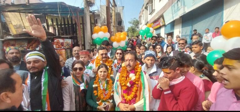 कांग्रेस प्रत्याशी संदीप सहगल ने किया नामांकन, रैली में जुटे भारी समर्थक