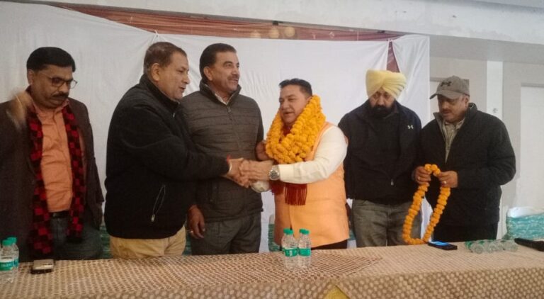 शीर्ष नेतृत्व का जताया आभार टिकट मिलते ही भाजपा प्रत्याशी दीपक बाली ने नामांकन पत्र भरा