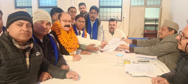 बसपा से हसीन खान ने मेयर पद के लिए किया नामांकन