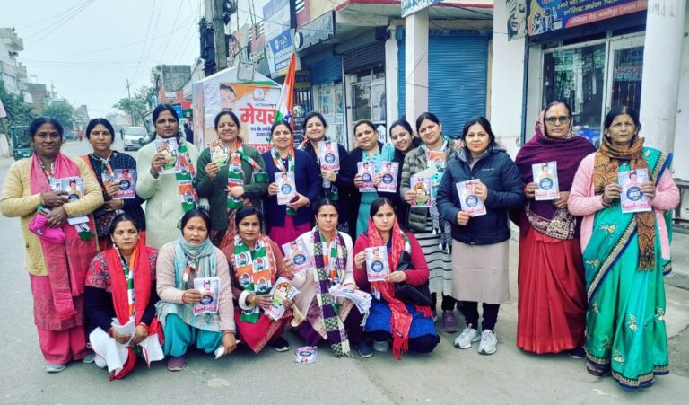 कांग्रेस प्रत्याशी मेयर पद के उम्मीदवार सहगल के पक्ष में मांगे वोट