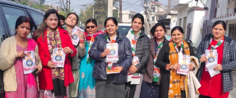 मेयर प्रत्याशि के प्रचार में बढ़त बनाती कांग्रेस