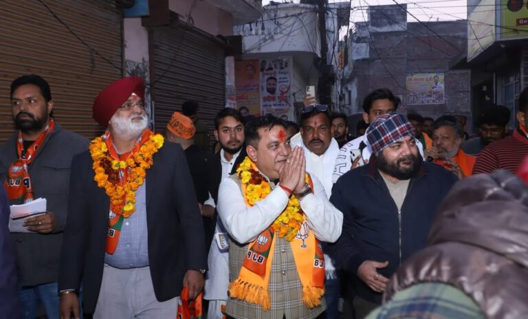 चुनाव प्रचार में भाजपा मेयर प्रत्याशी को मतदाताओं का मिल रहा जोरदार समर्थन