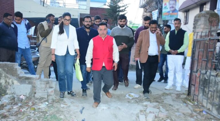 गिरिताल के सौंदर्य करण हेतु महापौर दीपक बाली ने अधिकारियों संग किया  निरीक्षण