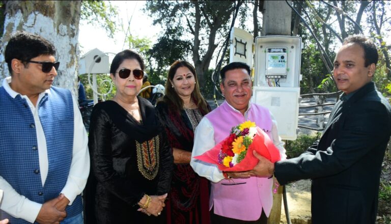 महापौर दीपक बाली ने अपने आवास पर स्मार्ट मीटर लगवा जनता को भ्रमित न होने का दिया संदेश