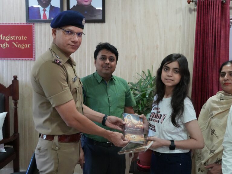 उत्तराखंड की सीबीएसई 12वीं परीक्षा टॉपर कृतिका मदान को जिलाधिकारी व एसएसपी ने दी बधाई