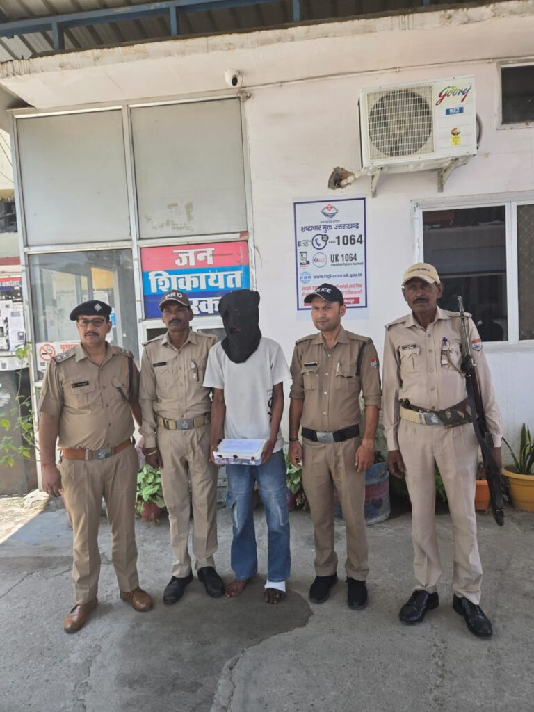 नशीले इन्जेक्शन के साथ एक गिरफ्तार
