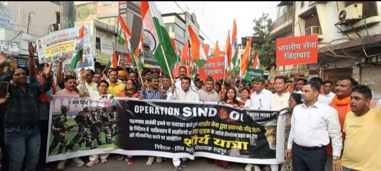 विधायक शिव अरोरा बोले प्रधानमंत्री नरेंद्र मोदी ने पाकिस्तान मे एयर स्टाइक कर आतंक को दिया मुँहतोड़ जवाब,मुख्य बाजार मे सेना के सम्मान मे निकली शौर्य यात्रा