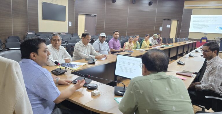 राष्ट्रीय तम्बाकू नियंत्रण की बैठक,सार्वजनिक स्थलों व शैक्षणिक संस्थानों के पास धूम्रपान,तम्बाकू पाये जाने पर चालान की कार्यवाही :जिलाधिकारी नितिन सिंह भदौरिया