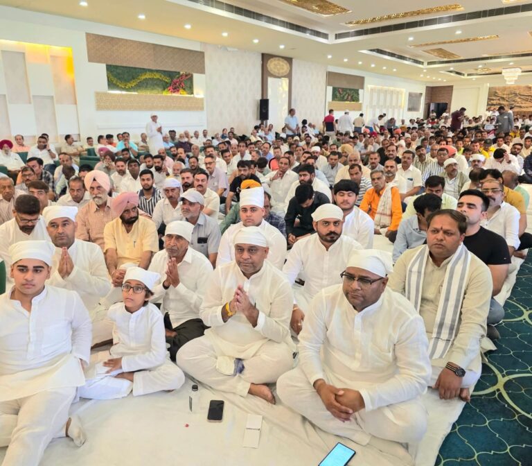 नम आंखों के बीच हजारों लोगों ने दी स्वर्गीय उर्मिला चुघ को अंतिम श्रद्धांजलि