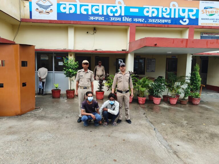 पुलिस ने दो वारंटियों को गिरफ्तार किया