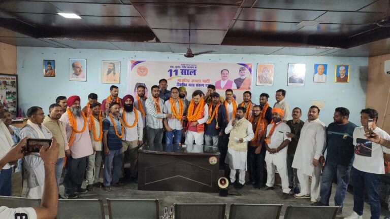 वरिष्ठ कांग्रेसी नेता जसविंदर सिंह मानकिया भाजपा में हुए शामिल, पूर्व विधायक राजेश शुक्ला की उपस्थिति में जताया भाजपा नेतृत्व पर विश्वास