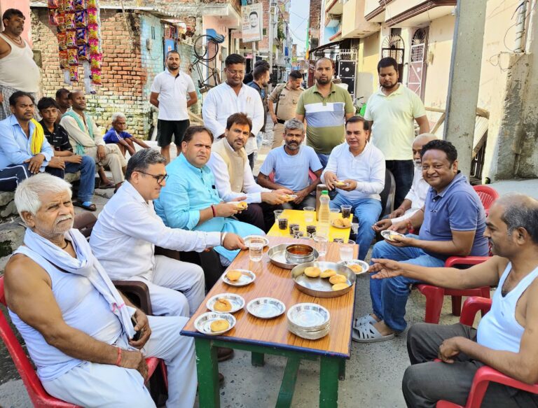 महापौर ने जगतपुरा में पैदल भ्रमण कर लिया समस्याओं का जायजा – चौपाल लगाकर सुनी लोगों की समस्याएं