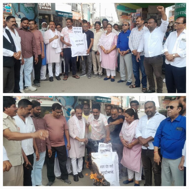 काशीपुर कांग्रेसियों ने भाजपा प्रदेश प्रभारी का फूंका पुतला