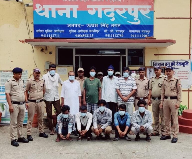 पुलिस ने मोटरें चुराने वाले शातिर गिरोह का पर्दाफाश करते हुए दो आरोपियों को गिरफ्तार कर 13 चोरी मोटरें बरामद की