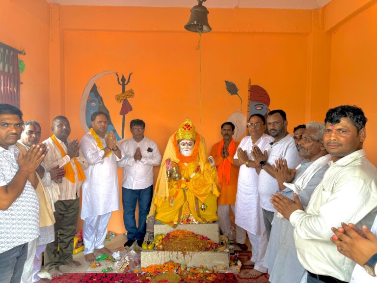 युवा पीढ़ी को धर्म और संस्कृति जोड़ना जरूरीः विकास शर्मा महापौर ने की श्री चन्द्रदेव महाराज मंदिर में टीन शेड और वाटर कूलर लगाने की घोषणा