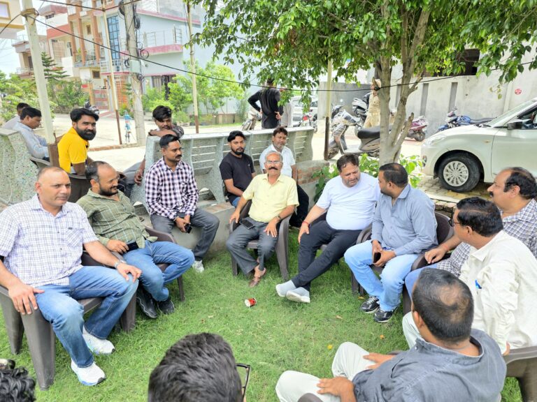 जनता दरबार में महापौर ने सुनी समस्याएं
