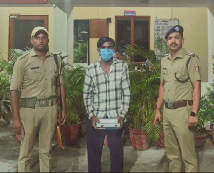 पुलिस ने तंमचा व जिन्दा कारतूस सहित एक युवक को गिरफ्तार किया