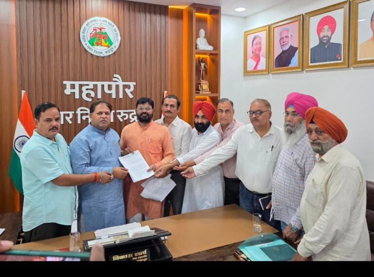 रजिस्ट्री बहाली की मांग को लेकर महापौर से मिले बराड़ नगर के लोग – समस्या के स्थाई समाधान का आश्वासन