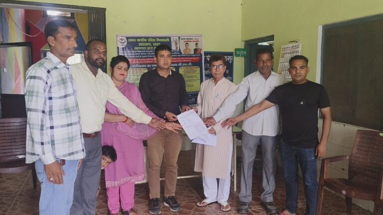 सुल्तानपुर पट्टी का नाम बदलकर कौशल्यापुरी करने का नगर पंचायत बोर्ड के सभी सभासदों ने किया विरोध।