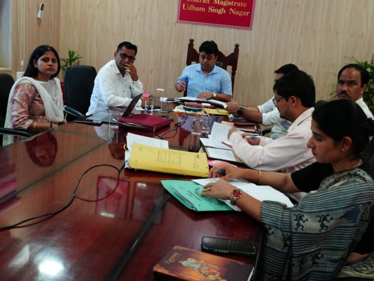 मेडिकल स्टोरो में ड्रग्स निरीक्षक व पुलिस संयुक्त रूप से अभियान चलाकर करें छापेमारी,जिलाधिकारी नितिन सिंह भदौरिया