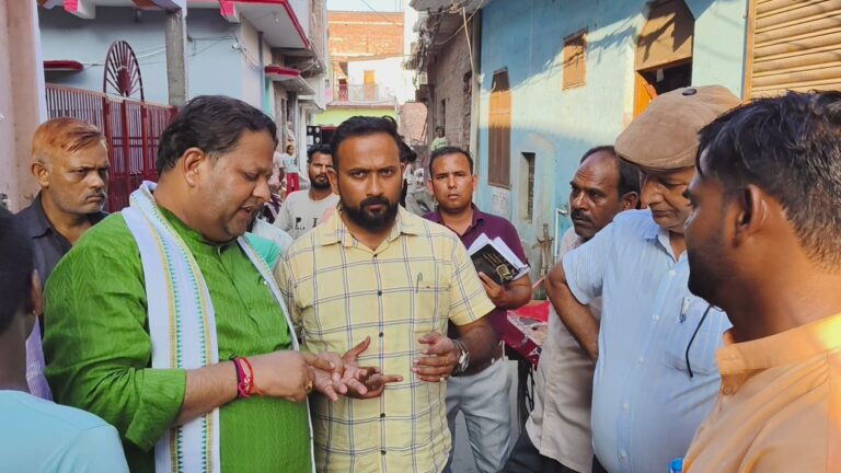 महापौर विकास शर्मा ने शहर की विद्युत व्यवस्था का लिया जायजा,जर्जर पोल ओर झूलते तारों को बदलने के लिए दिए दिशा-निर्देश