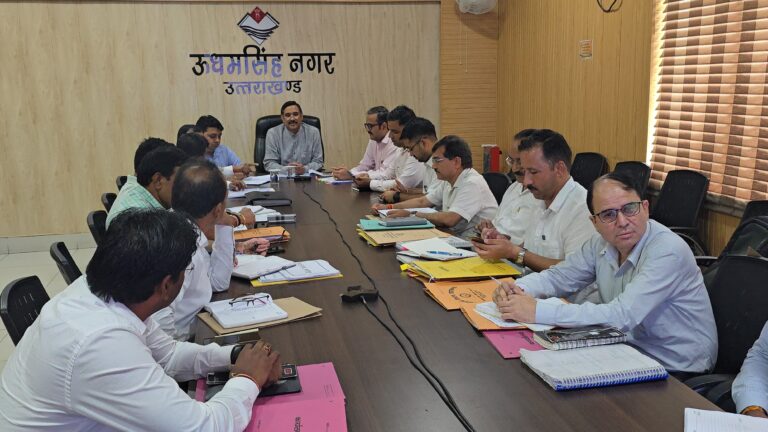 रुद्रपुर पहुंचे सिंचाई विभाग सचिव युगल किशोर पंत ने डीएम ओर सिंचाई विभाग के अधिकारियों के साथ की बैठक दिए आदेश निर्देश