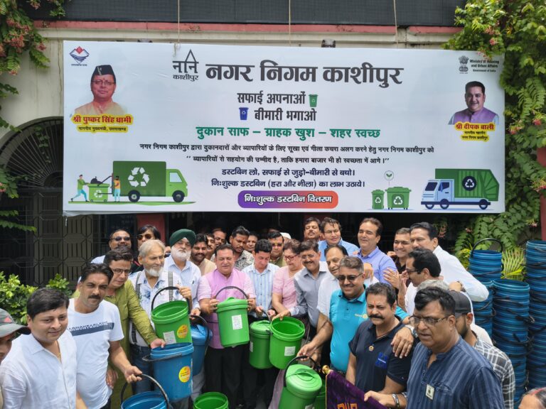 महापौर दीपक बाली ने नगर निगम द्वारा निशुल्क डस्टबिन वितरण कार्यक्रम का शुभारंभ किया