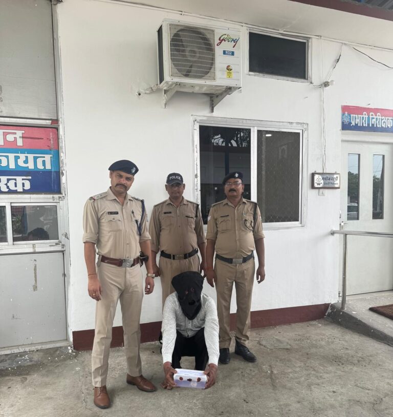 अवैध मादक पदार्थो के तस्करो के विरुध उधम सिंह नगर पुलिस की लागातार कार्यवाही जारी 04.60 ग्राम अवैध स्मैक/हिरोईन के साथ अभियुक्त को किया गिरफ्तार
