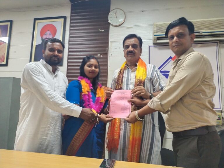 पढ़िए…त्रिस्तरीय पंचायत चुनाव में खानपूर्व पूर्व जिला पंचायत सीट पर चुनाव परिणाम आने के बाद निर्दलीय प्रत्याशी सुषमा हाल्दार की एतिहासिक जीत ने रूद्रपुर के पूर्व विधायक राजकुमार ठुकराल को एक नई ऊर्जा के साथ ही राजनैतिक संजीवनी हुई प्रदान