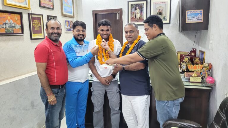 विषय : जिला जु-जित्सू एसोसिएशन ने किया कमल सिंह को सम्मानित।