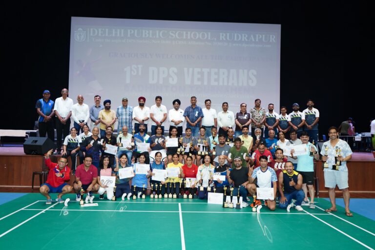 दिल्ली पब्लिक स्कूल, रुद्रपुर में वेटरन्स बैडमिंटन टूर्नामेंट 2025 का भव्य समापन — विभिन्न श्रेणियों में विजेताओं ने लहराया परचम