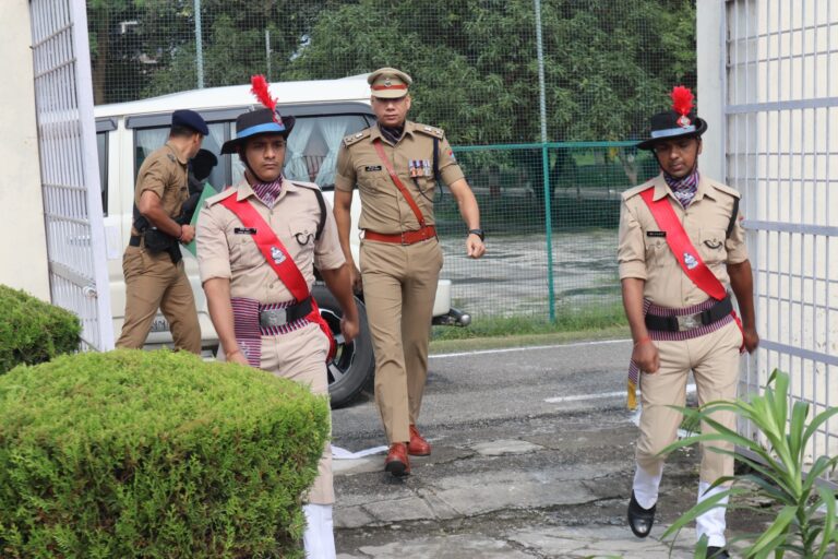 ऊधमसिंहनगर पुलिस ने हर्षौल्लास के साथ मनाया 79वां स्वतंत्रता दिवस  एसएसपी मणिकांत मिश्रा ने फहराया तिरंगा, पुलिसकर्मियों को दिलाई शपथ