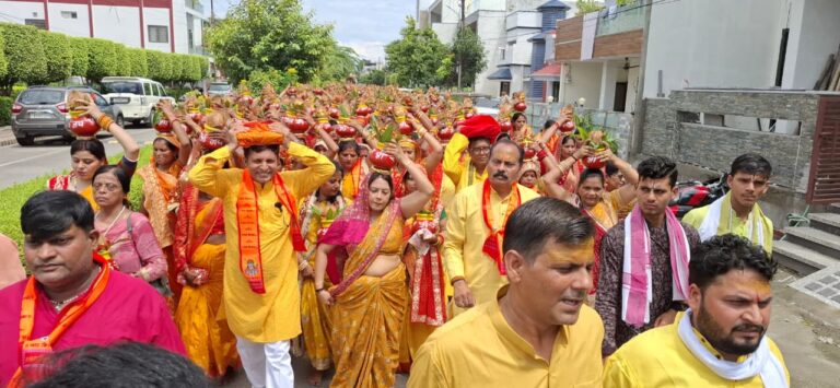 मोक्षदायिनी रामकथा महायज्ञ के निमित्त निकली भव्य कलश यात्रा, यजमान गाबा दंपत्ति सहित सैकड़ो श्रद्धालु हुये शामिल