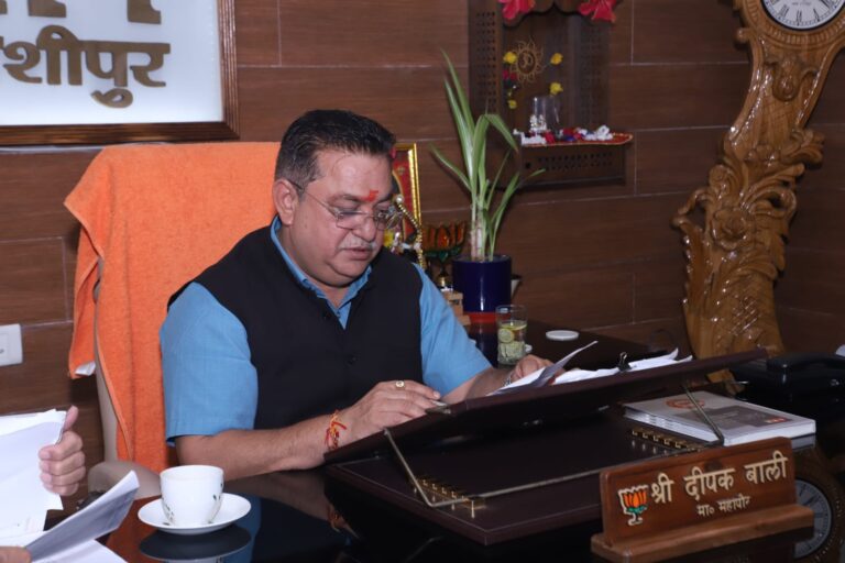 महापौर ने फ्लाईओवर के दोनों ओर सर्विस रोड के निर्माण हेतु राष्ट्रीय राजमार्ग हल्द्वानी को पत्र लिखा