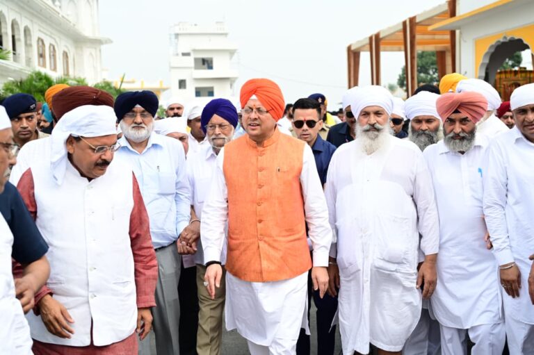 मुख्यमंत्री पुष्कर सिंह धामी ने ननकाना साहिब गुरुद्वारे में टेका मत्था, गुरु तेग बहादुर जी के 350वें शहीदी दिवस पर संगत को किया संबोधित