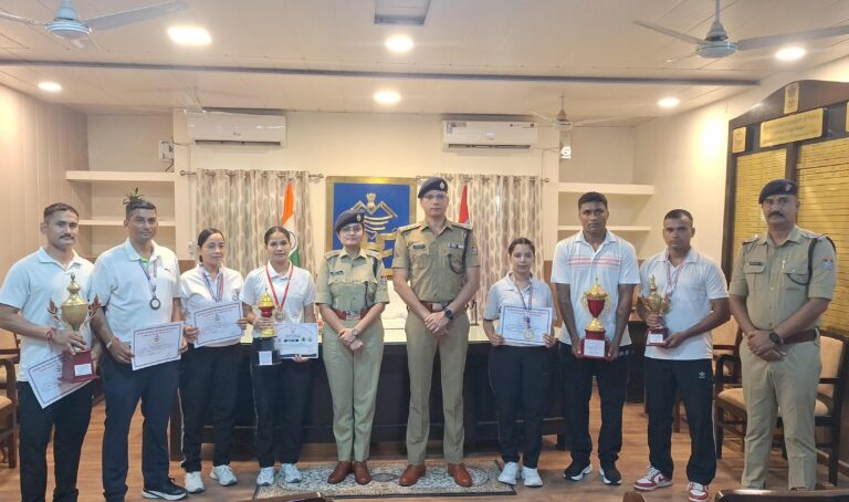 एसएसपी मणिकांत मिश्रा द्वारा देहरादून में आयोजित पुलिस खेल प्रतियोगिता के पदक विजेताओं को किया गया सम्मानित
