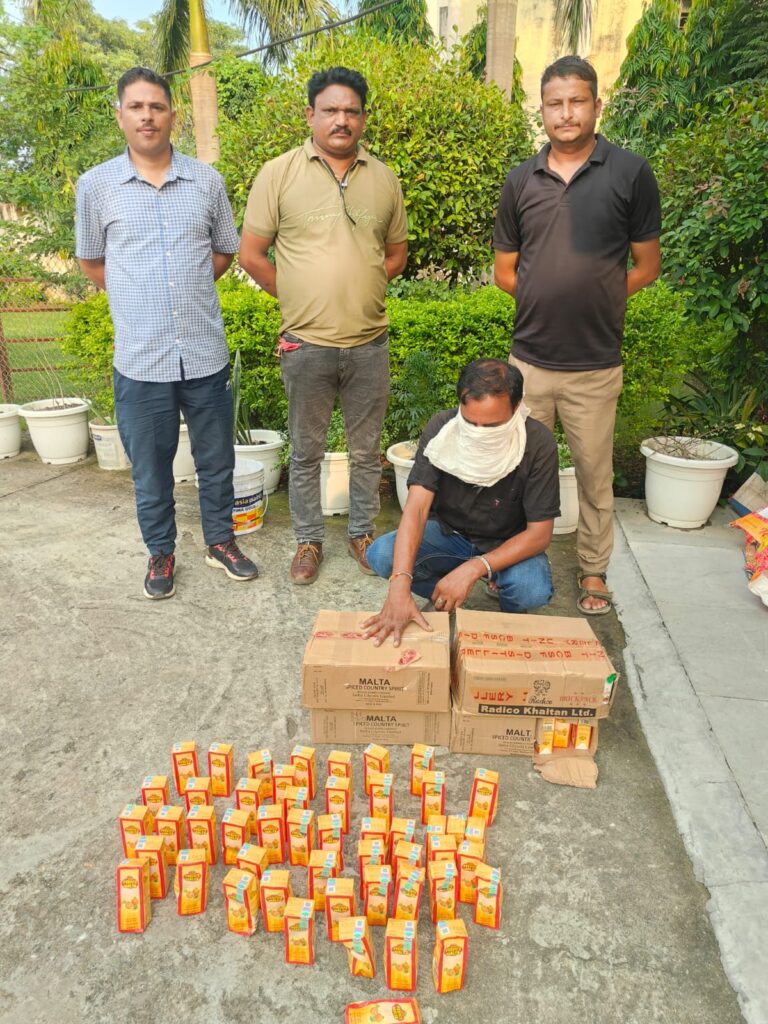 रुद्रपुर में आबकारी विभाग की छापेमारी, अवैध देशी शराब बरामद