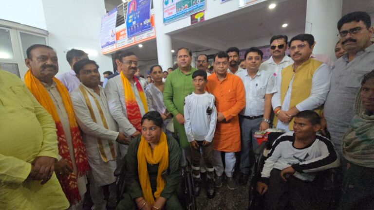 रूद्रपुर में विशाल स्वास्थ्य शिविर, 2306 लोगों को मिली स्वास्थ्य सेवाएं