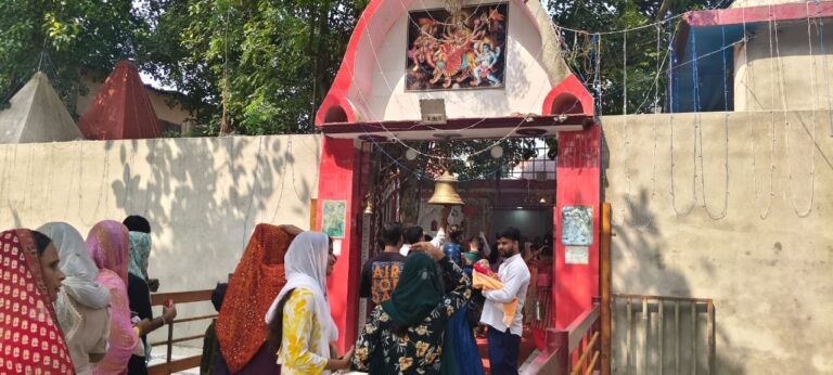 रुद्रपुर के प्राचीन अटरिया माता मंदिर में श्रद्धालुओं की उमड़ी भीड़, मंदिर सचिव अरविंद शर्मा बोले – “भक्तों की आस्था इस मंदिर से गहराई से जुड़ी है”