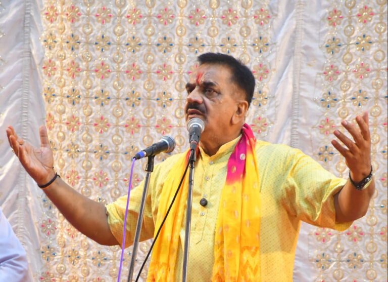 सुन 14 वर्षों का वनवास, मंद मंद मुस्कुराते हुये बोले राम, जो आज्ञा पिताजी महाराज,,रूदपुर- पूर्व विधायक राजकुमार ठुकराल आज पहली बार बतौर मुख्य अतिथि श्री रामलीला में पहुँचे