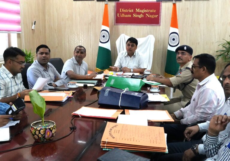 सीएम हेल्पलाइन शिकायतों के निस्तारण में लापरवाही पर होगी कड़ी कार्रवाई – जिलाधिकारी नितिन सिंह भदौरिया