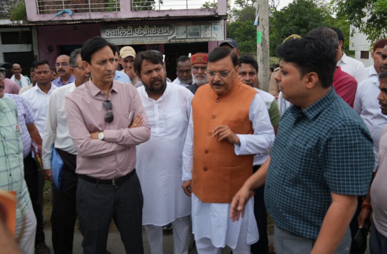 नगला क्षेत्र में अतिक्रमण चिन्हीकरण की तैयारी, मण्डलायुक्त ने किया स्थलीय निरीक्षण  शासन की उच्चस्तरीय समिति भूमि स्वामित्व करेगी स्पष्ट, त्योहारों के बाद शुरू होगी कार्यवाही