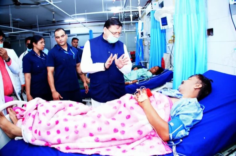 मुख्यमंत्री पुष्कर सिंह धामी ने किया दून अस्पताल का औचक निरीक्षण, दिये व्यवस्थाएं सुधारने के सख्त निर्देश