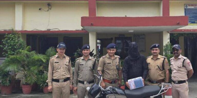 पुलिस ने प्रतिबंधित कैप्सूल और मोटरसाइकिल के साथ एक युवक को किया गिरफ्तार