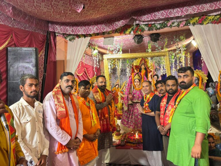 शिव एंक्लेव कॉलोनी में मां शेरावाली का विशाल जागरण, समाजसेवी संजय ठुकराल ने नवाया शीश