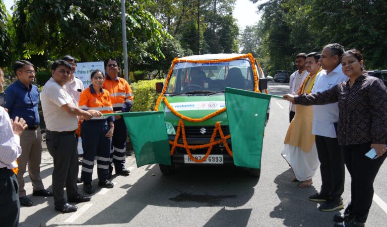 ग्रामीणों के घर-घर पहुंचेगी स्वास्थ्य सेवा ,हिन्दुस्तान जिंक व ममता संगठन की पहल, जिलाधिकारी नितिन सिंह भदोरिया ने दिखाई हरी झंडी