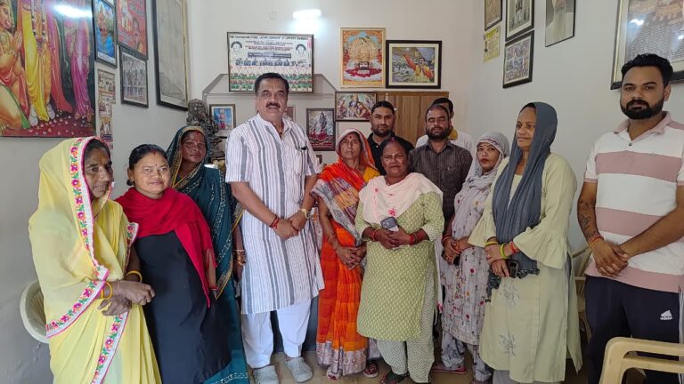 कोली समाज की महिलाओं का ठुकराल को समर्थन, कहा – “हम पूरी ताकत से साथ हैं”
