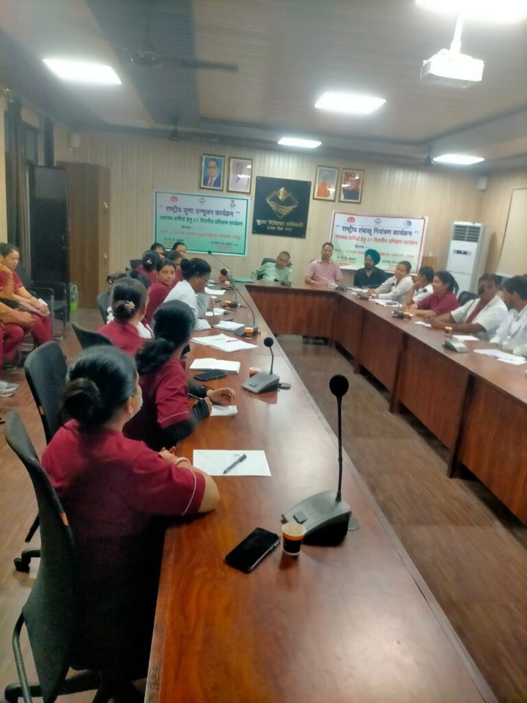 कुष्ठ रोगियों से करें संवेदनशील व्यवहार, भेदभाव न हो — सीएमओ अग्रवाल