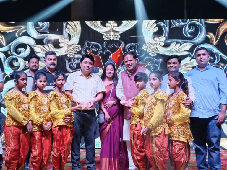 स्वदेशी दिवाली मेले का रंगारंग आगाज़, गांधी पार्क में खिले खुशियों के दीये  300 से अधिक स्टॉलों से सजा गांधी पार्क, छोटे व्यापारियों में उत्साह –  जिलाधिकारी और महापौर ने किया शुभारंभ, दर्शकों को भाए सांस्कृतिक कार्यक्रम
