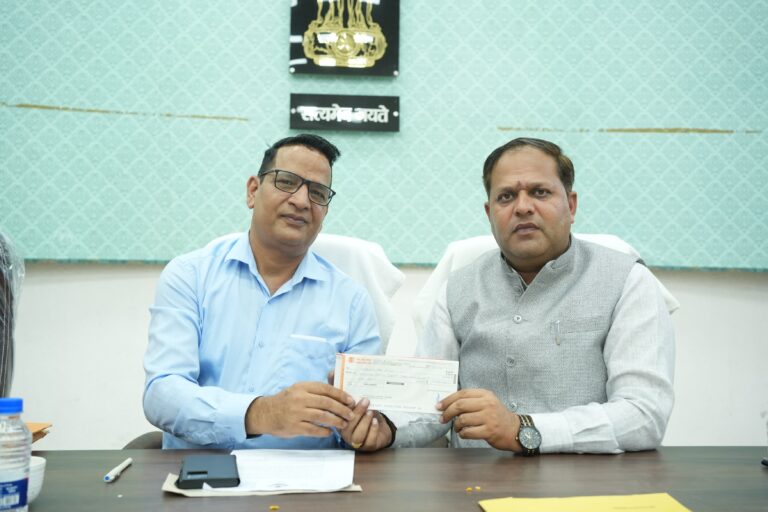 जीओ जारी होने के एक घंटे में कर्मचारियों के खाते में पहुँचा दिवाली बोनस  महापौर विकास शर्मा की तत्परता बनी मिसाल — नगर निगम रुद्रपुर ने फिर पेश की प्रशासनिक दक्षता की अनूठी मिसाल